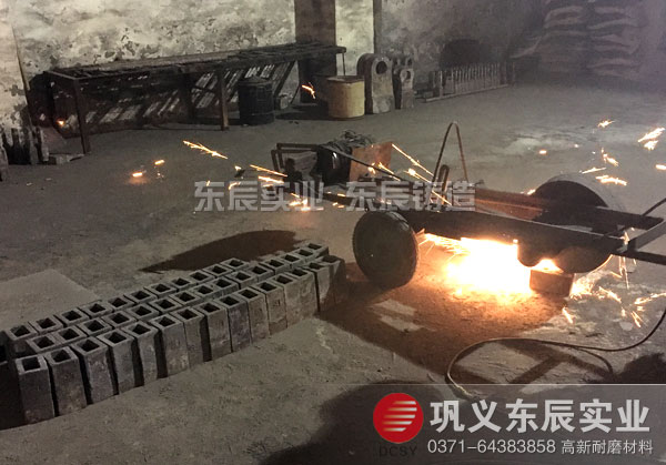 巩义东辰耐磨件车间打磨bob直播app下载